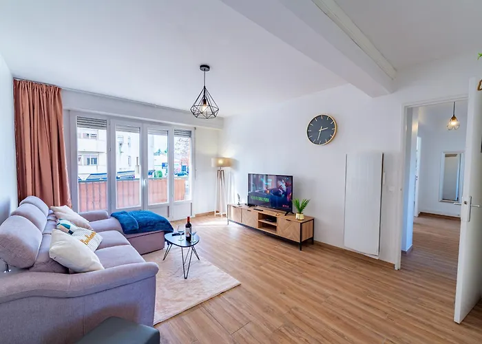 5 Lits, T4, 3 Chambres, 100M2, Free Parking, Spacieux Pau