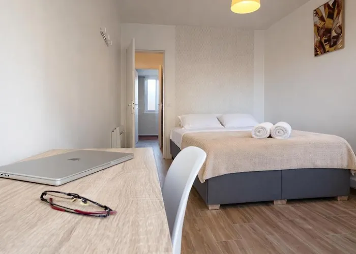 Lägenhet 5 Lits, T4, 3 Chambres, 100M2, Free Parking, Spacieux Pau