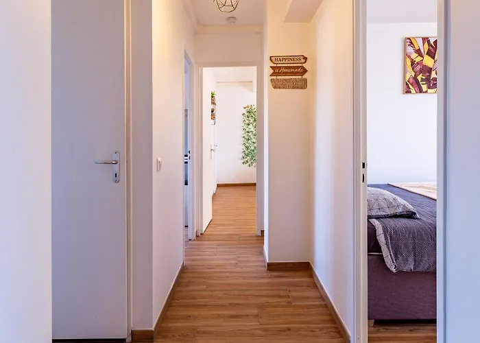 5 Lits, T4, 3 Chambres, 100M2, Free Parking, Spacieux * Pau