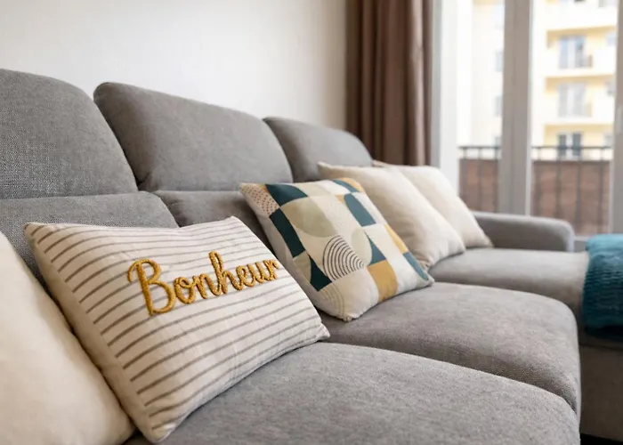5 Lits, T4, 3 Chambres, 100M2, Free Parking, Spacieux * Pau